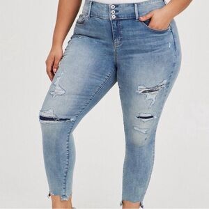 TORRID Super Soft High Rise Destructed
Jegging Jeans Size 18R